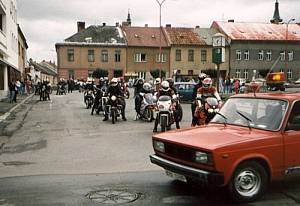 Odjezd s doprovodn�m vozem